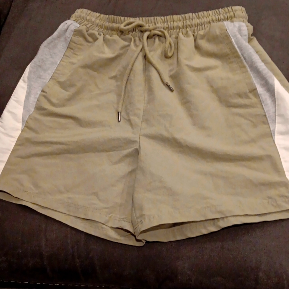 FOREVER 21! Boyfriend shorts, mid thigh, perfect condition.